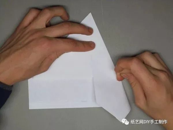 [纸飞机为什么会旋转]纸条飞机为什么会旋转