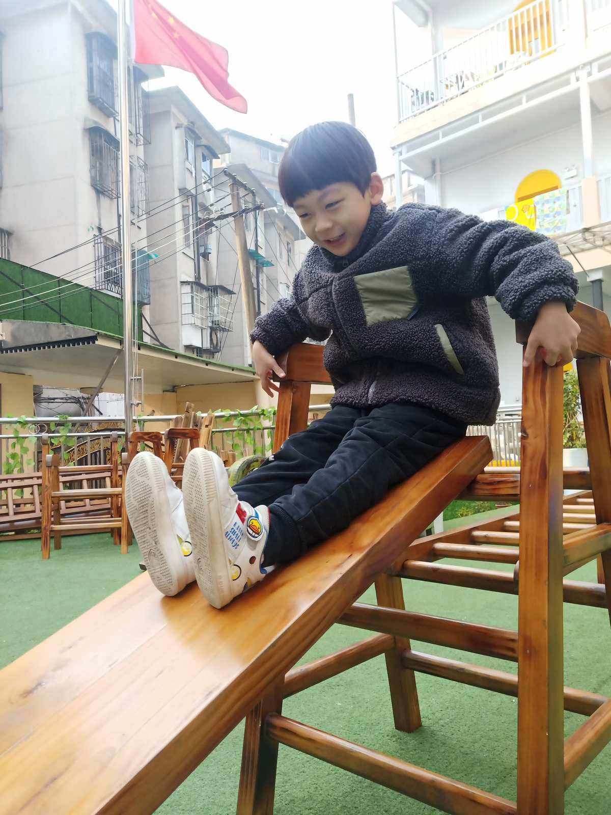 安吉游戏梯子图片_安吉游戏梯子玩法小班教案