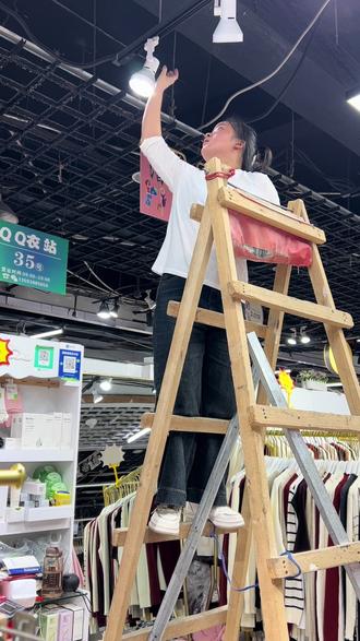 借长梯子_借梯子上房