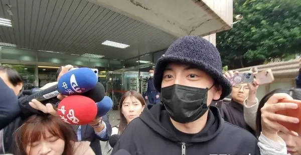 包含王大陆交保后露面的词条